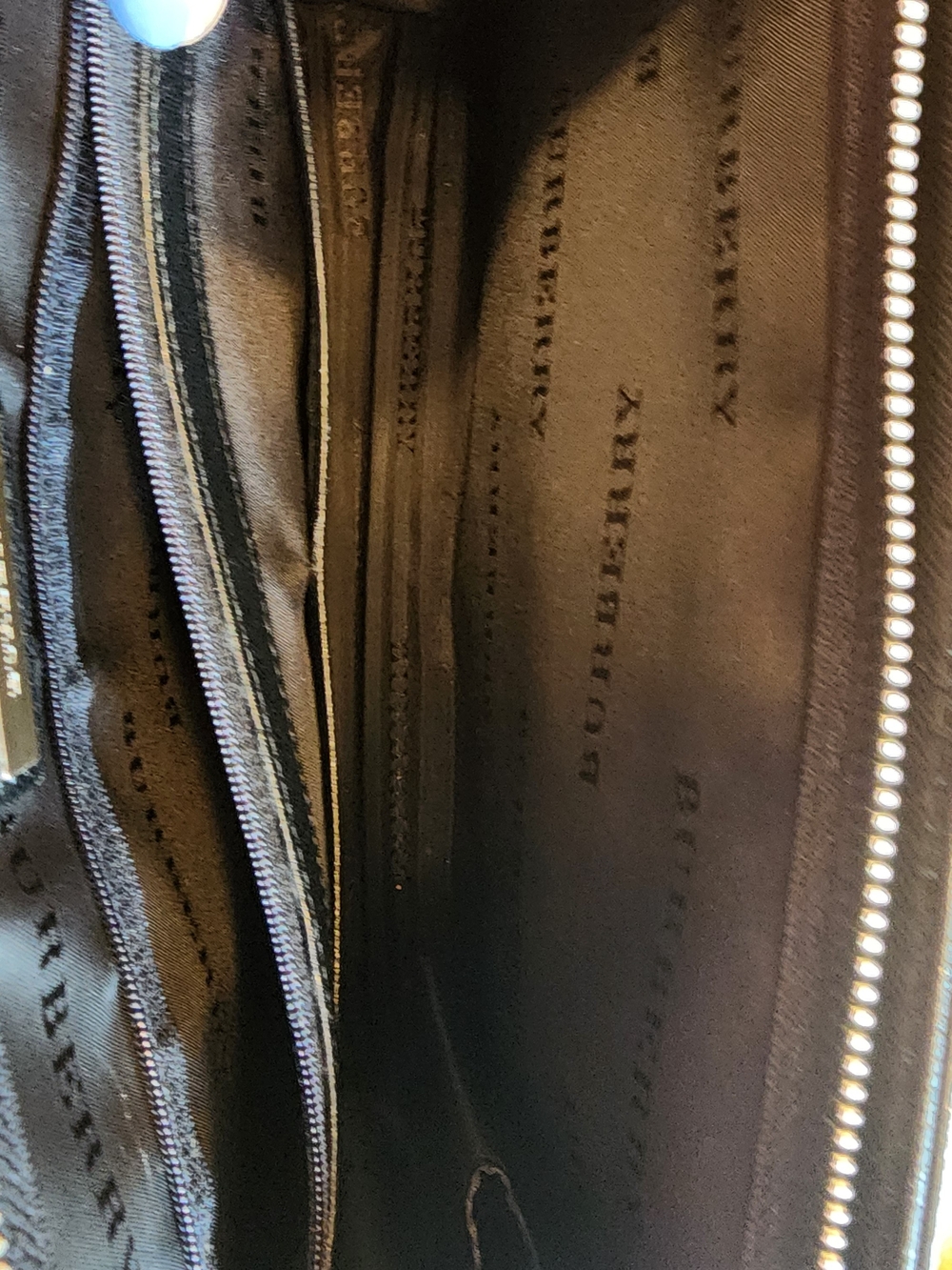 Burberry black leather clutch bag with a wrist strap - Picture 15 of 16